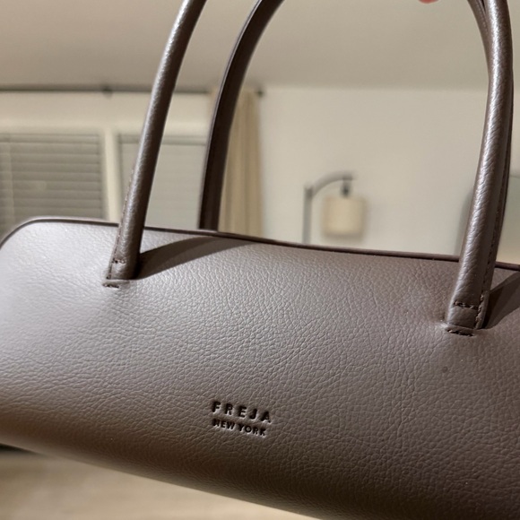 Freja Brown Shoulder Bag - Picture 2 of 7